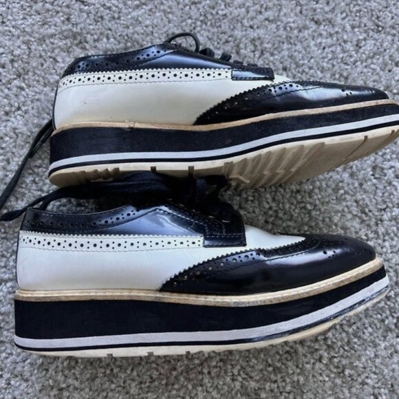 Prada Women's Platform Leather Oxfords - Size 36 - Picture 10 of 11